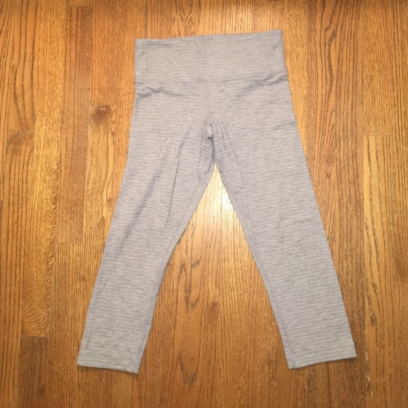 Lululemon grey yoga crops