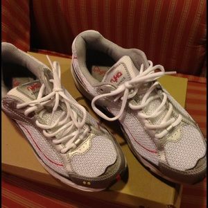 Walking Shoe by Ryka Size 8 with Pink Details