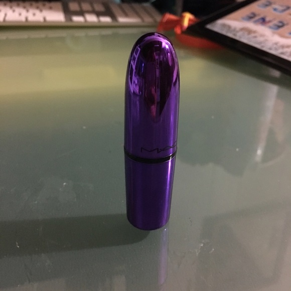 Mac LE magic of the night lipstick