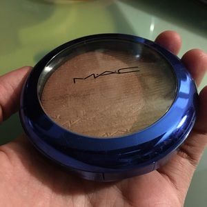 Mac LE shaft of gold highlighter