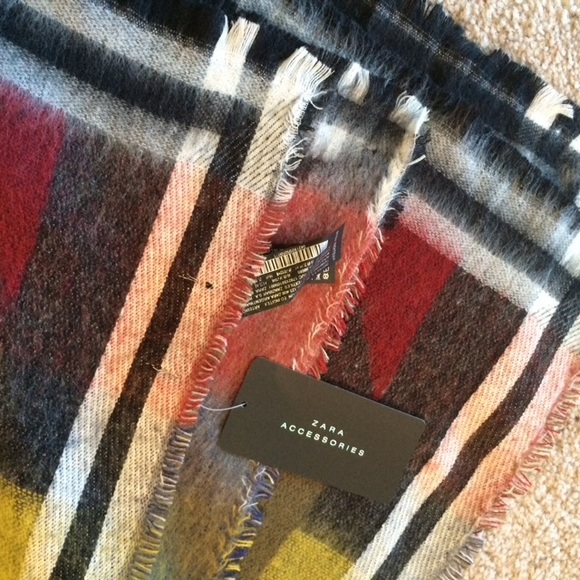 Beautiful Zara scarf - Picture 3 of 4