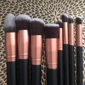 LAST ONE! 🎈8 piece brush set 💜