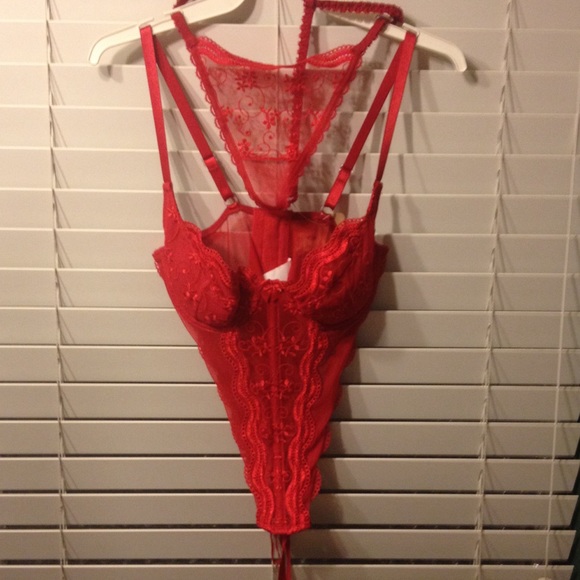 Red wire coreset with panties.