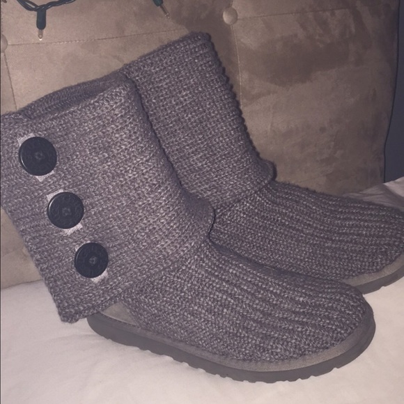 Like New Knitted Cardy Uggs (Gray)