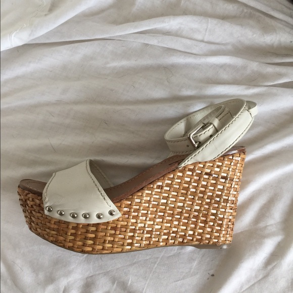 Beautiful Prada summer raffia wedges - Picture 3 of 3