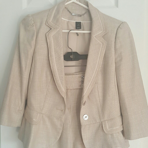 👢WHBM CREAM COLOR SUIT👢