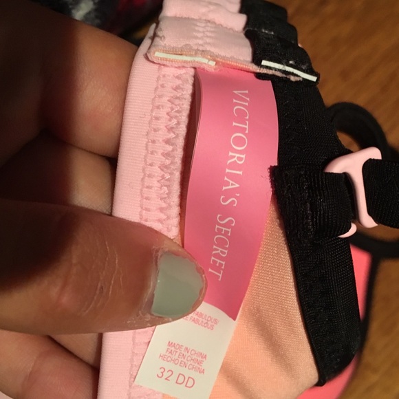 VS bathing suit top - Picture 3 of 3