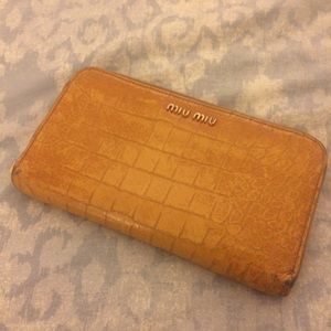 Miu Miu Croc-Effect Glossed Leather wallet Yellow