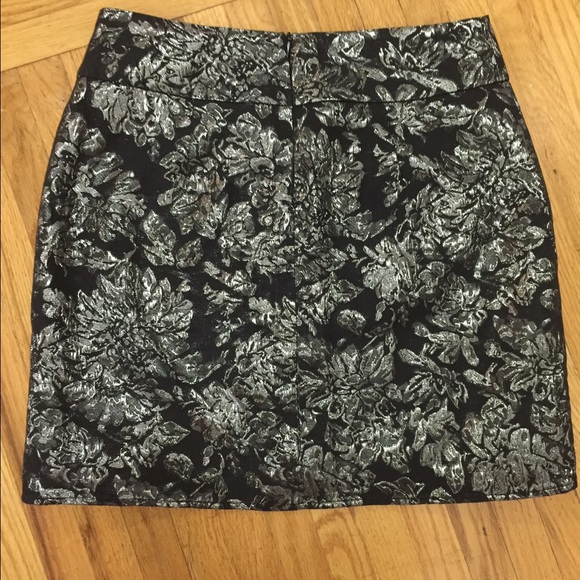 Skirt with silver details - Picture 2 of 4