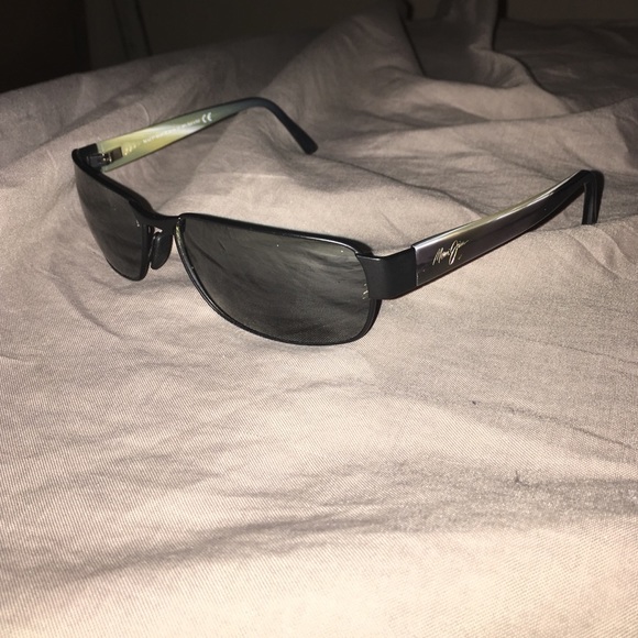Black Coral Maui Jims. Excellent condition.