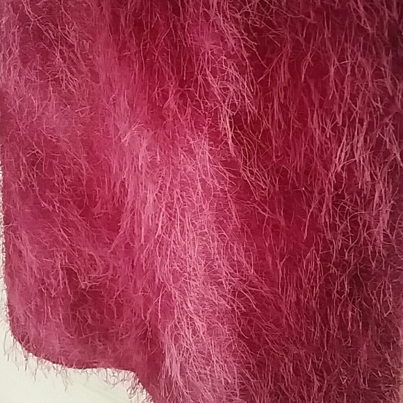 **SOLD** Eyelash fringe top - Picture 2 of 2