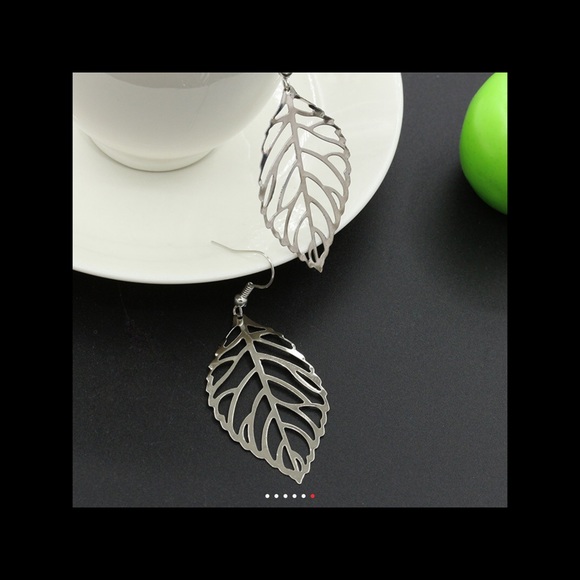 Forest metal leaves earrings Drop Earrings - Picture 3 of 3