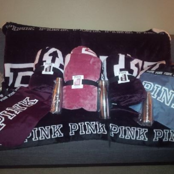 Victoria secret pink Friday 2016 blankets 1only - Picture 2 of 2