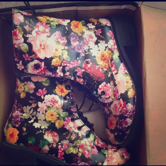 Dollhouse Boots - Picture 1 of 2