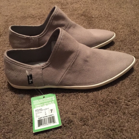 Sanuk woman's size 7 relaxed fit shoe! NWT!!!!