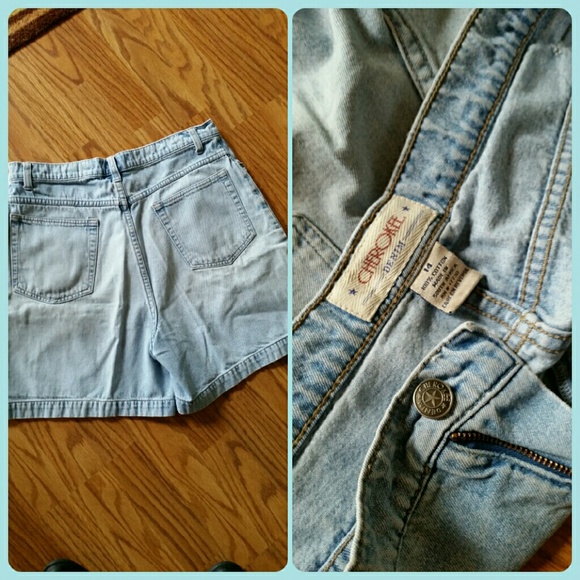《GIFTED》 Light Wash Denim Shorts - Picture 2 of 3