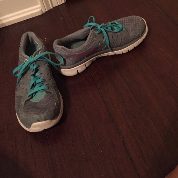 Nike gray and Turquoise shoes - Picture 1 of 3