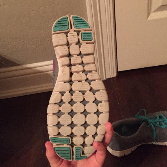 Nike gray and Turquoise shoes - Picture 2 of 3