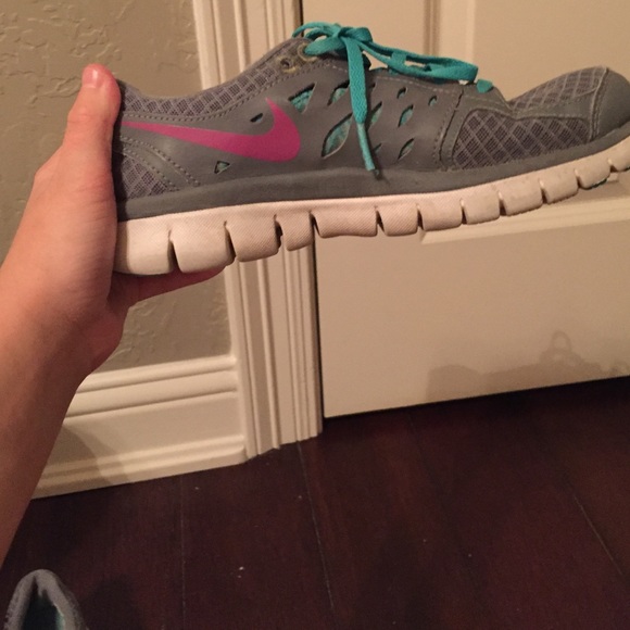 Nike gray and Turquoise shoes - Picture 3 of 3
