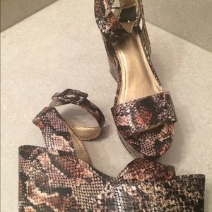 BCBGeneration Black/Brown Snake Wedges 7M Shoes