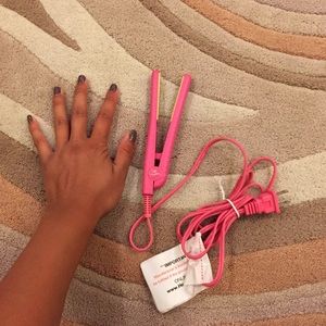 Mini on the go hair straightener