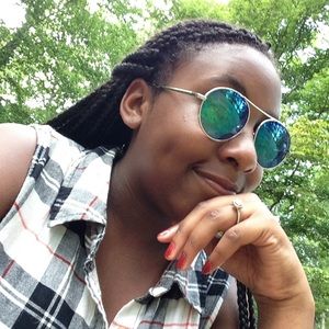 Meet your Posher, Nia