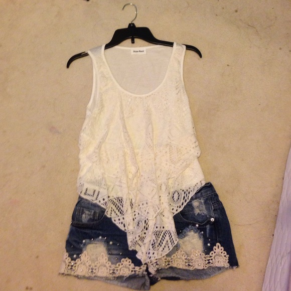 White Ruffle Layer Tank (M) - Picture 2 of 2