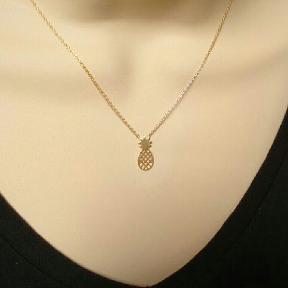 ❤️❤️4 for $20❤️❤️Gold plated pineapple necklace - Picture 3 of 3
