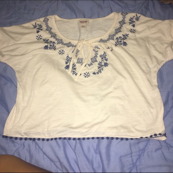 Mossimo crop top with embroidery details