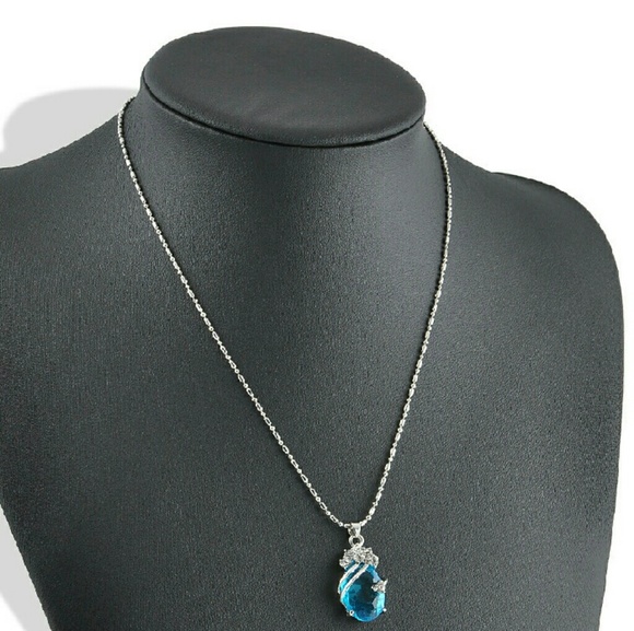 ❤️4 for $20 Sale❤️Blue oval stone silver necklace - Picture 2 of 4