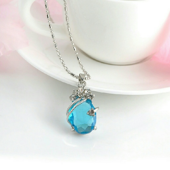 ❤️4 for $20 Sale❤️Blue oval stone silver necklace - Picture 4 of 4