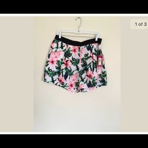 Vince Camuto Tropical Print Short, Size M, New