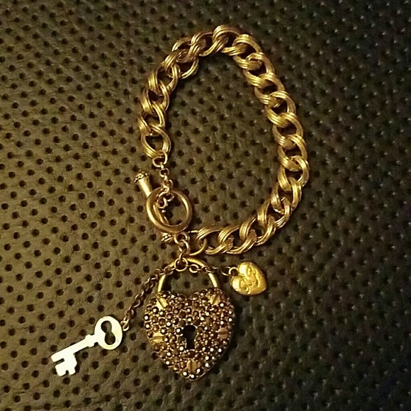 Betsey Johnson 7 inch toggle bracelet