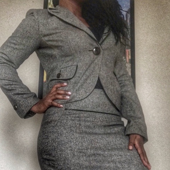 Express skirt suit