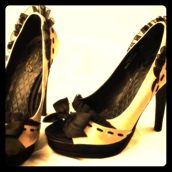 PinUp Couture 5 inch heel