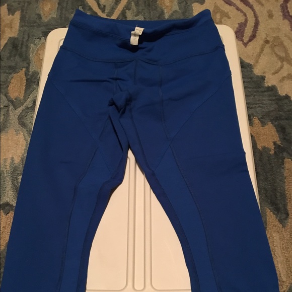 Lulu lemon crop Royal blue bottoms