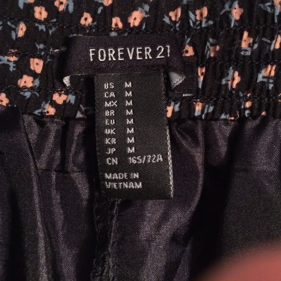 Flowered patterned shorts - Picture 4 of 4