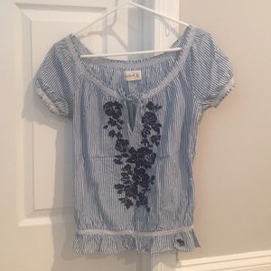 FINAL SALE! A&F blue & white stripe w embroidery