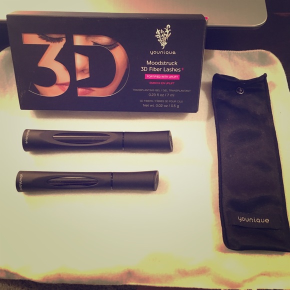 Younique 3D fiber lashes (Mascara)