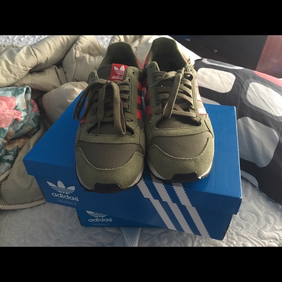 Adidas size 10 50 obo - Picture 4 of 4