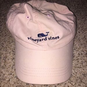 vineyard vines light pink hat!