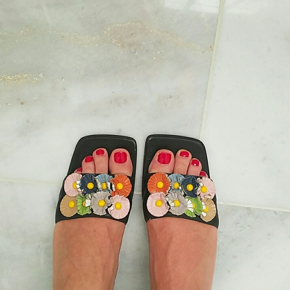 flower sandals - Picture 2 of 3