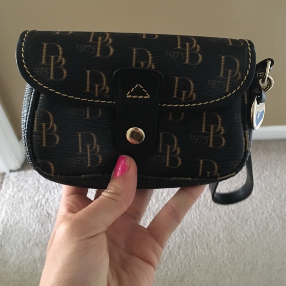 Dooney & Bourke wristet