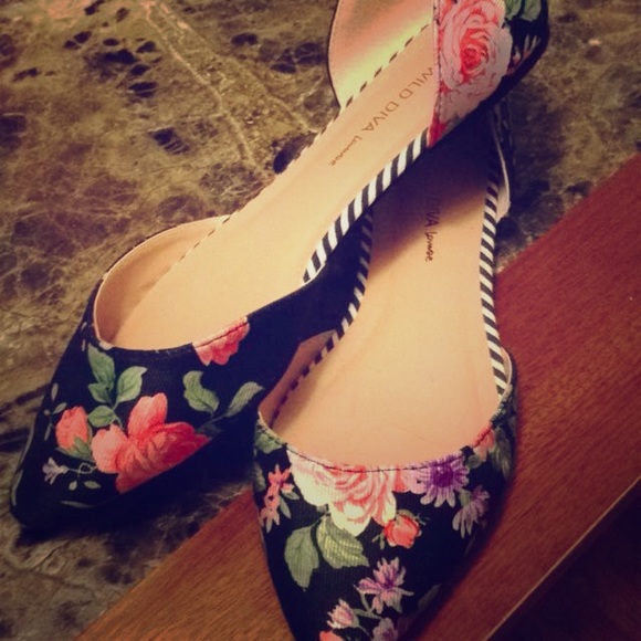 Floral flats - Picture 1 of 1
