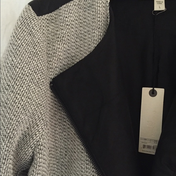 NWT blazer. -20% Bundles of TWO! - Picture 3 of 3