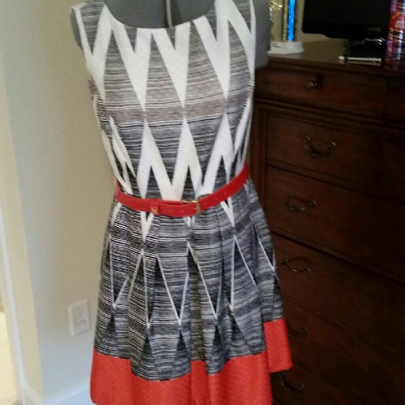 Black and white with orange accent - Picture 1 of 2