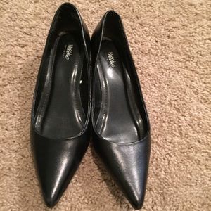 Mossimo Pointy Toe Kitten Heel shoes.