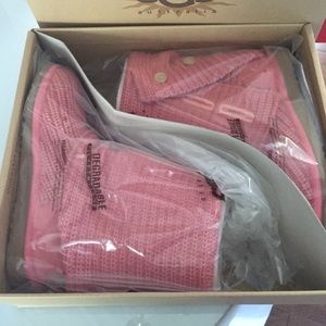 UGG Size 6 Classic Cardy Boot