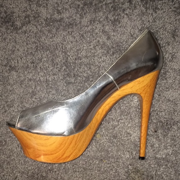 Metallic Heels - Picture 2 of 3
