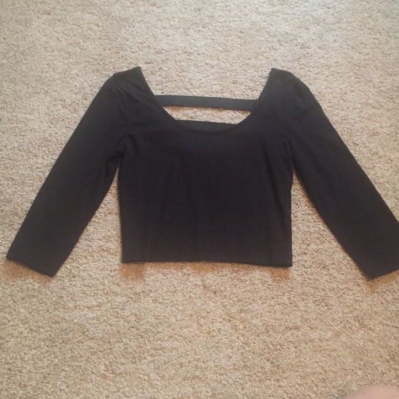 Black quarter sleeve crop top